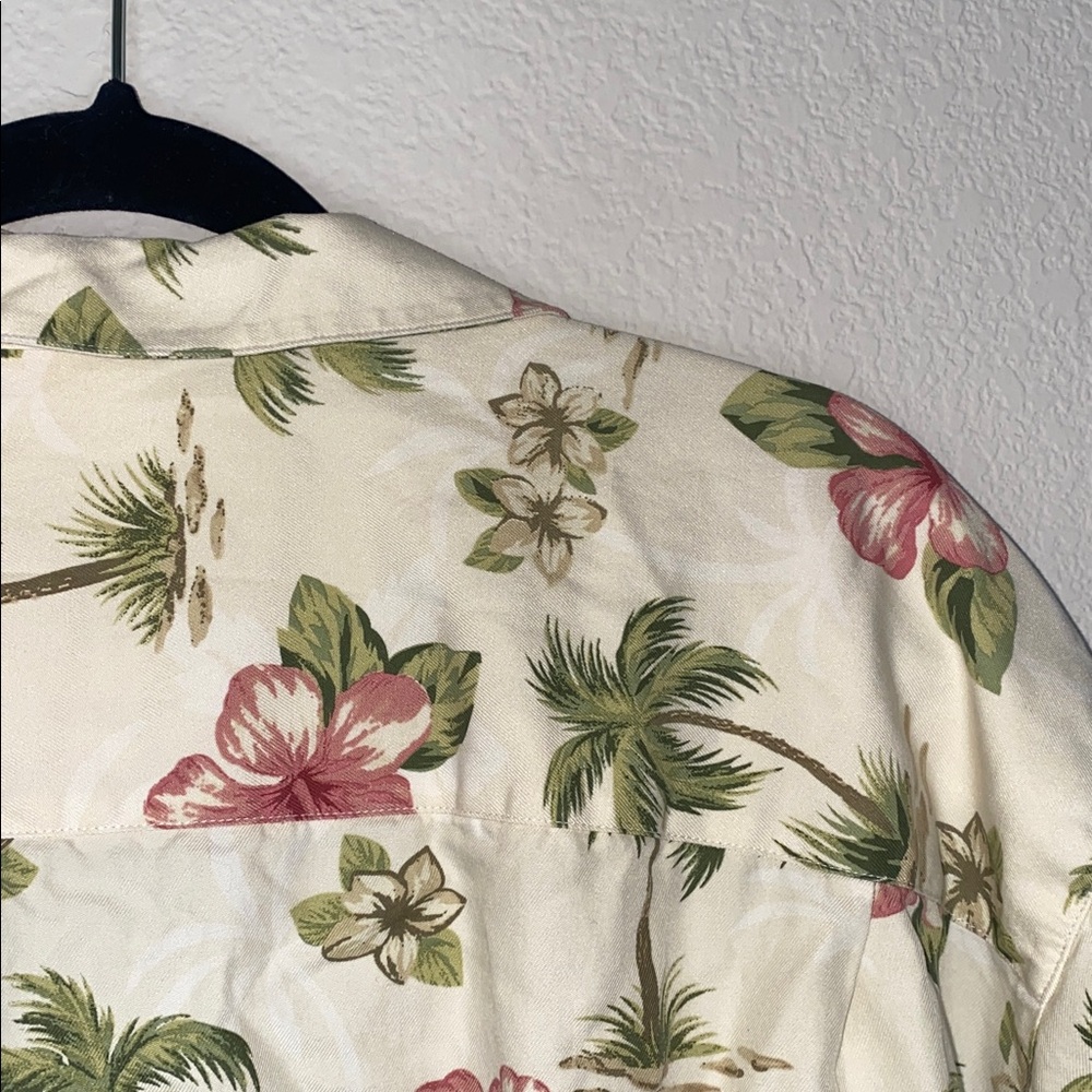 🎱Men’s “We live in the sun” partially Sick button up Hawaiian style shirt! - Picture 4 of 9